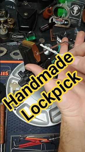 Lock Picking a Brinks padlock #locksmith #lockpicking #shorts