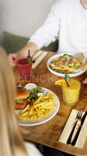 Waar ga jij voor bij Bodega Beach? 🥑 Een lekkere lunch 🍷 Een borrelmiddag 🍤 Een onbeperkte tapas avond Laat het weten in de reacties! 💬 | Bodega Beach