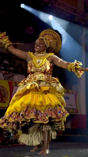 Larissa Oliveira no palco da Noite da Beleza Negra 2026 👑❤️