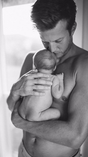 Mackenzie Ford on Instagram: "Mom & Dad. . . . . . . #oregonphotographer #pnwphotographer #newbornphotography #pdxnewbornphotographer #portlandnewbornphotographer #oregonweddingphotographer #oregonfamilyphotographer"