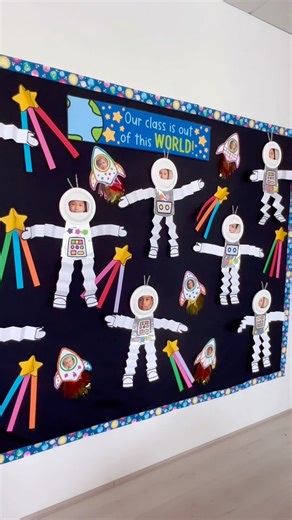 🚀Get ready to blast off into the new school year with our Launching Into the New Year Rocket Craft. This fun and creative activity is a great way to build excitement in the first weeks back, and the finished rockets look amazing on display. To add a little extra magic, we used a salt and watercolour technique to create a sparkling, shooting through space effect that students will absolutely love. The finished rockets look bright, textured, and full of that space themed shimmer. 💛 Top Teacher T