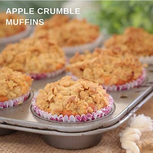 Super easy Apple Crumble Muffins… a soft apple muffin base topped with a crunchy oat crumble! These make the perfect lunch box treat (printable Conventional and Thermomix recipe cards included). Get the recipe: https://bakeplaysmile.com/apple-crumble-muffins/ | Bake Play Smile