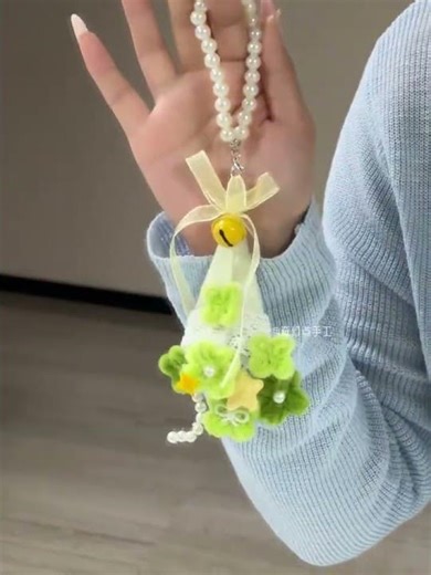 Magic Clovers: Find Your Lucky Four-Leaves