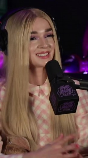 #Poppy x #ZachSang full interview up now on their YouTube channel! Go check it out 😎 #fyp #zachsangshow #impoppy