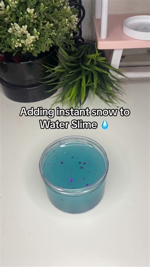 Adding Instant Snow to Water Slime