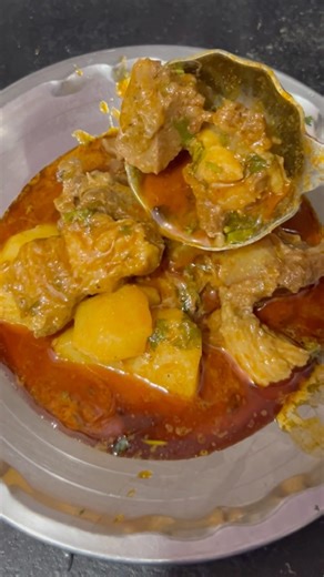 Shasdi Meian banne wala mutton Aalu Gosht Aisa ke Sab Ungliyan chatate Rah jaenge😋#shortvideo#reci