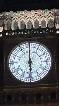 Big Ben Strikes 6pm echoes throughout central London !