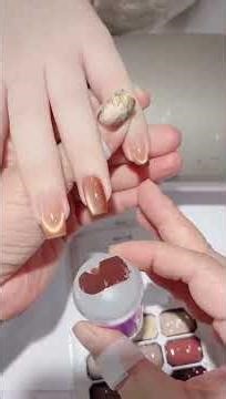 Golden Leaves & Jade Beauty: Autumn Nail Art Magic Unveiled