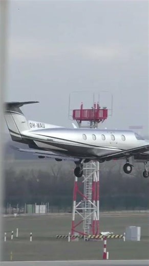 Pilatus PC-12 landing in Budapest #budapestairport #pc12