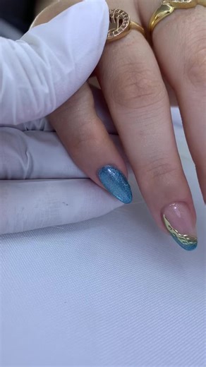 Diseño de Uñas con Efecto Ojo de Gato