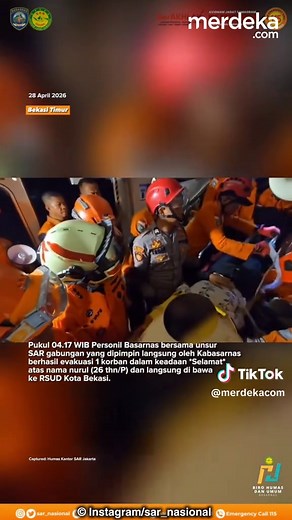 Kecelakaan kereta api terjadi di wilayah Bekasi Timur pada Senin malam, 27 April 2026. Insiden tersebut melibatkan kereta jarak jauh Argo Bromo Anggrek dan kereta komuter KRL Commuter Line. Berdasarkan informasi awal yang beredar, tabrakan terjadi sekitar pukul 20.45 WIB di area sekitar Stasiun Bekasi Timur. Kepala Basarnas Mohammad Syafii, turun langsung melakukan evakuasi terhadap korban yang terjepit gerbong KRL. #Merdekadotcom #Kecelakaan #KeretaApi #EvakuasiKorban #ShortMdk
