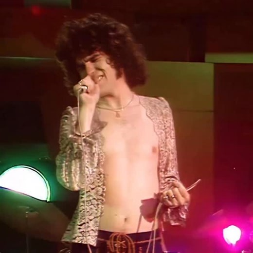 @rocknrroll on Instagram: "Nazareth - Love Hurts (1975) ⭐️ ‘Love Hurts’ wasn’t originally a rock song. Written by Boudleaux Bryant and first recorded by the Everly Brothers in 1960, it took on a darker, heavier meaning when Nazareth released their version in 1975. Dan McCafferty’s raw vocal delivery and Manny Charlton’s aching slide guitar turned the song into a power ballad about emotional damage, vulnerability, and the cost of loving deeply. The track became Nazareth’s biggest hit, reaching th