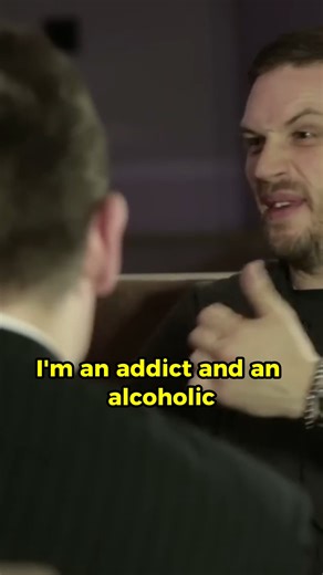In this interview, Tom Hardy speaks with remarkable honesty about his past struggles with addiction and alcohol, and how those battles intersected with his journey as an actor. Born September 15, 1977, Tom faced serious challenges early in his career, including substance use that nearly derailed both his personal life and professional aspirations. He talks about how hitting his lowest points forced him to confront the real cost of addiction — not just on his body, but on his relationships, confi