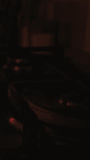 clip-3988534283-gas-stove-burner-ignites-lighter-creating-circle