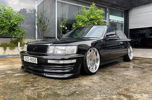 Lexus LS400 Hitam Gaya VIP, Tampil Kandas Pakai Airsus dan Pelek Kece - Gridoto