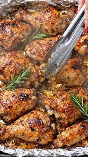 🍗 Garlic Butter Chicken Thighs 🔥 | Juicy & Crispy Easy Chicken Recipe!