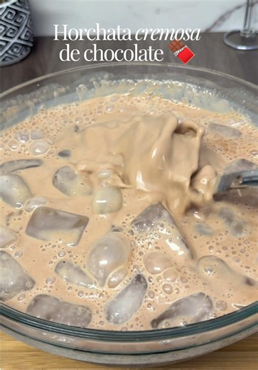¿Ya probaste la horchata de chocolate? 🤎🥛 Queda cremosa, refrescante y con un sabor increíble. 😍 #horchata #chocolate #recetasfaciles #paratii #fypシ