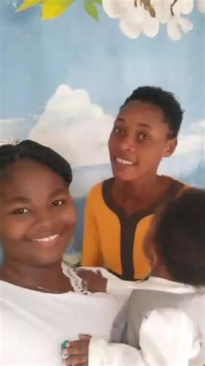 Vidéos de Nurse Rose (@nurserose84) avec son original - Nurse Rose