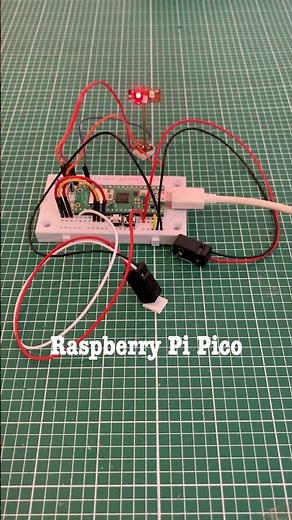 Beam break activated Raspberry Pi Pico model railway level crossing lights