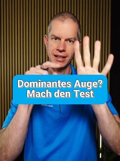 Hast du ein dominantes Auge? Die meisten Menschen haben eines – merken es aber erst, wenn sie es testen. Dieser Test dauert nur ein paar Sekunden und gibt dir direkt Klarheit. Du brauchst keine Hilfsmittel, nur deine Hände und einen Punkt an der Wand. So funktioniert’s: – Hände vor das Gesicht – kleine Öffnung bilden – einen Punkt fixieren – dann abwechselnd ein Auge schließen 👉 Bleibt der Punkt sichtbar, ist dieses Auge dein dominantes. Warum das spannend ist? Weil Augendominanz Einfluss haben