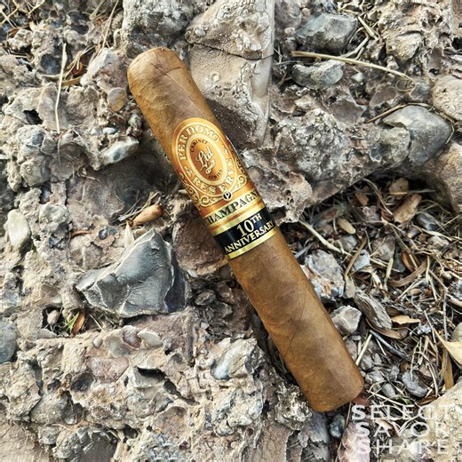 Out in the quiet expanse of the Chihuahuan Desert, Len finds refuge at Chinati Hot Springs, where time slows, the canyons echo softly, and the mineral waters carry the day’s weight away. With a Perdomo 10th Anniversary Champagne in hand, he savors a moment of pure calm, the cigar’s creamy balance mirroring the stillness of the landscape. No crowds, no noise, just desert wind, warm springs, and the lingering comfort of a perfectly burning cigar. Follow along for more journeys where smoke, solitud