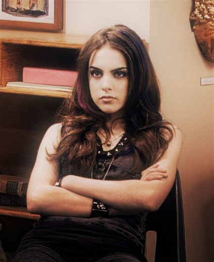 #jadewest | finally had motivation to edit again oml, this might flop but it’s ok lol tori next!! | text settings: @leti ❦ | #victorious #fyp #jadewestedit #victoriousedit Trending viral edit Elizabeth gillies Victoria justice tori Vega beck oliver victorious episode 1 jade west episode 1 slow down Bobby v edit audio