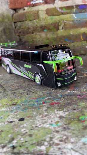 Miniature jetbus 5 young masters from rkc plastic bus