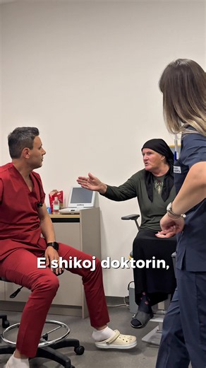 Pacientja jonë 56-vjeçare nga Maqedonia kishte humbur syrin e majtë si pasojë e komplikacioneve të rënda të diabetit. Ajo jetoi në errësirë për dy vite… Syrin e majtë pacientes ja kishin hequr për shkak të një infeksioni, ndërsa për syrin e djathtë i ishte thënë se nuk kishte më asnjë shpresë dhe se me kalimin e kohës mund të ishte e nevojshme edhe heqja e tij. Kur erdhi tek ne, në syrin e vetëm që i kishte mbetur kishte hemorragji të dendur në vitreus, retinopati diabetike të avancuar dhe rrezi