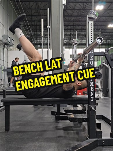 bench press cue for better lat engagement 👊 #powerlifting #bench #benchpress