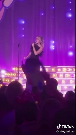 Miley Cyrus: Una Noche Icónica en Lollapalooza Argentina