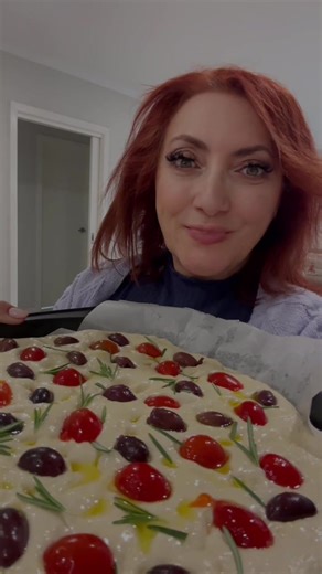 🍅🫒✨ Homemade Focaccia — Soft, Golden & Full of Italian Flavour! ✨🫒🍅 Nothing beats the smell of freshly baked focaccia straight out of the oven. Crispy on the outside, fluffy on the inside — pure Italian perfection 🇮🇹❤️ If you love authentic focaccia, you must watch the whole video for the full recipe and all my little secrets 👩‍🍳💛 Tag a friend who loves Italian food and share the love of homemade focaccia! #Focaccia #ItalianFocaccia #NonnaJosie #CookingWithGiusy #LaCucinaItaliana