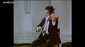🎹🎻 Alone in front of the audience, Itzhak Perlman serenely plays Bach's Partita for Solo Violin No. 3 in E Major. Let's return to 1978 and remember this breathtaking performance 🎹🎻 https://cutt.ly/pI3vaJU | medici.tv