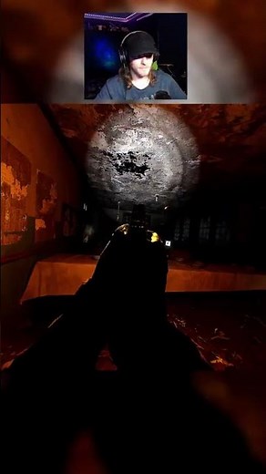 Surviving Zombies With a Broken Flashlight | Bodycam Horror