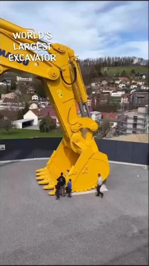 Builders are shocked: probably the world's largest excavator, the 768-ton Komatsu PC 8000 from Japan. Lucky people that get up close to this giant feel like ants. #HeavyMachinery #Excavator #Engineering #Komatsu #WorldsBiggest #Construction #Mining #BigMachines #Wow | Blue Lives Matter Law | Facebook