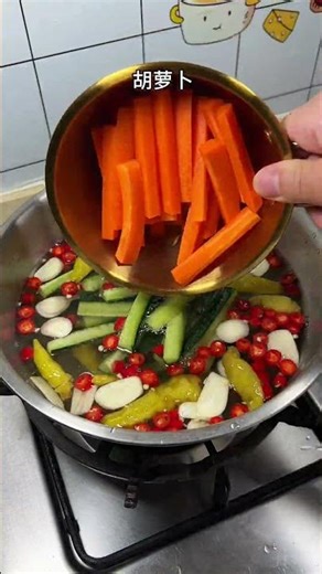 过年大鱼大肉吃腻了可以试试这个万能泡菜，酸甜脆爽，解腻又开胃，关键是做法简单，有手就会#动手自己做美食 #泡菜 #雪碧泡菜 #解腻小菜