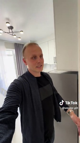ПРОДАЖ 🔑ОДНУШКА Щойно після ремонту❗️ 🤩З МЕБЛЯМИ ТА ТЕХНІКОЮ🤩 Київський р-н, ЖК Пелюстковий, вул. М.Башкирцевої 🟡 Площа 41 м2, кухня 10 м2; ⚫️ Панорамний балкон на захід сонця; 🟡 не кутова; ⚫️ євроремонт; 🟡 автономне опалення. 50000💰 📲 Вектор @vector.plt 095-155-22-11