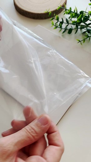 ⭐️ Clay Tip: Here’s how to use plastic packaging when creating polymer clay pieces. All the plastic packages I get from products for the store or even things I get from Amazon end up being used and reused on my clay making process. I use these plastic pieces for almost everything: flattening clay, shaping and cutting details, and even to apply clay onto clay without deforming the pieces while handling them. It’s such a simple thing, but it makes the work so much easier. Totally worth it giving t