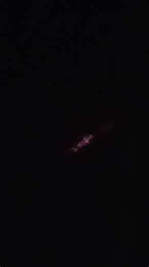 Gara Kibbaa Oromiyaatti taateen addaa dhalateera OBN CYBER MEDIA Amajji 01 bara 2017 Galgala kana nannoo saatii 1tti taateen hanga amma maalummaan isaa adda hin ba'in mullate. Wanti ibidda fakkaatu samii godinaalee Booranaa fi Gujii irratti mul'ate. Wanti qaanqee abdiddaa fakkaatu faana walii hordofaa gara biyya keeniyaa dabarte. Wantii kun halluuwwan diimaa, keelloo fi magarsiisa fakkaatu qabu. Wantii abdidda fakkaatu kun bifuma walfakkaatuun samii biyya Keeniyaa irrattis mullachuu miidiyaan ku