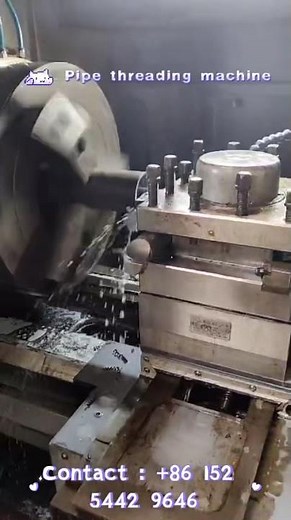 Pipe threading machine