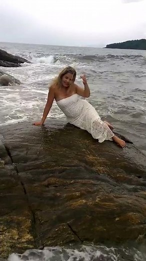 The Awkward Mermaid || ViralHog