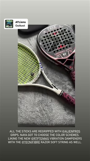 All regripped and ready to go with Alien Pros overgrips! Thanks for the awesome setup, @bornreddy78! 🔥 ✅️ alien-pros.shop #TennisCoach #AlienPros #TennisOvergrip #CourtStyle #Tennis