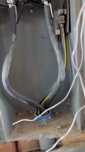 317_ CRAZY! Aluminium wiring inside the house and electrical violations #electrican #electricalhacks #reel #viral #fbreel #Reelstrends #treands #fbreels | Templeton Faust | Facebook