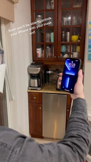 iOS 15.4 Update: FaceID with Facemask Compatibility Revealed!