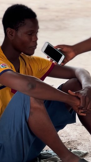 Listen to a Benin guy who is homeless in Ghana explaining why he came to Ghana🇬🇭 #homelesspeople #homelessness #homelessman #AfricaAkyedie #Benin