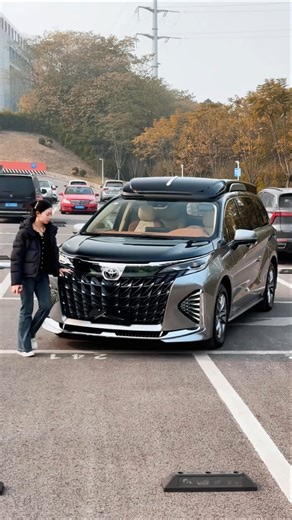 “Toyota Sienna Tour 🚐💡 Features You’ll Love!”