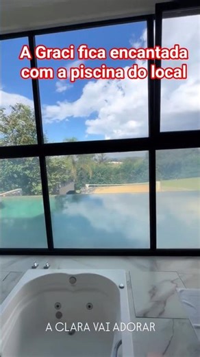 Graci is delighted with the pool at the place #gracielelacerdaoficial #zezedicamargo
