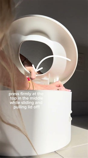 The Lalo 3-in-1 Potty | How to convert from a potty to a step stool.