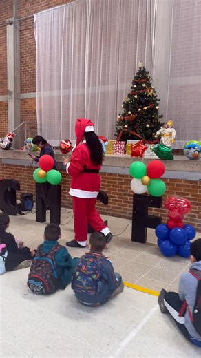 Ciudadanos del Futuro on Instagram: "✨ La primera semana del Desafío Navideño estuvo llena de juegos, creatividad y momentos que iluminaron cada espacio de nuestra institución. ❄️💫 Nuestros niños vivieron días mágicos, repletos de sonrisas y experiencias que hacen de esta temporada un recuerdo inolvidable. Y, por supuesto, más adelante llegará nuestra Ruta Navideña, un detalle especial para que lo tengan presente en esta época tan bonita. 🎅✨ 📚 Matrículas 2026 abiertas. Escríbenos al WhatsApp 