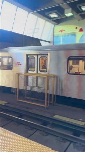 TTC TR 5692 sign saying “Line 2 towards Kennedy” #ttc #torontosubway #torontotransit #shorts