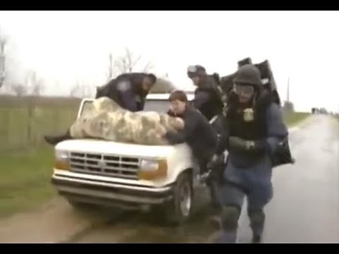 Waco: The Rules of Engagement (1997) [FULL DOCUMENTARY]